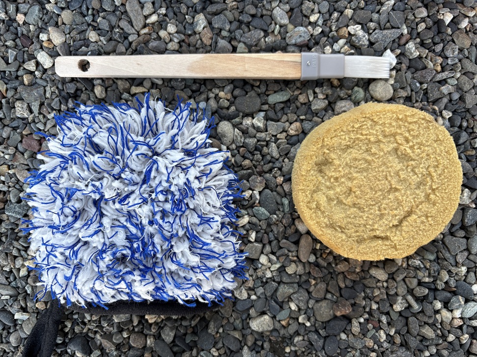 ホイールを洗う際に使用するスポンジやミット